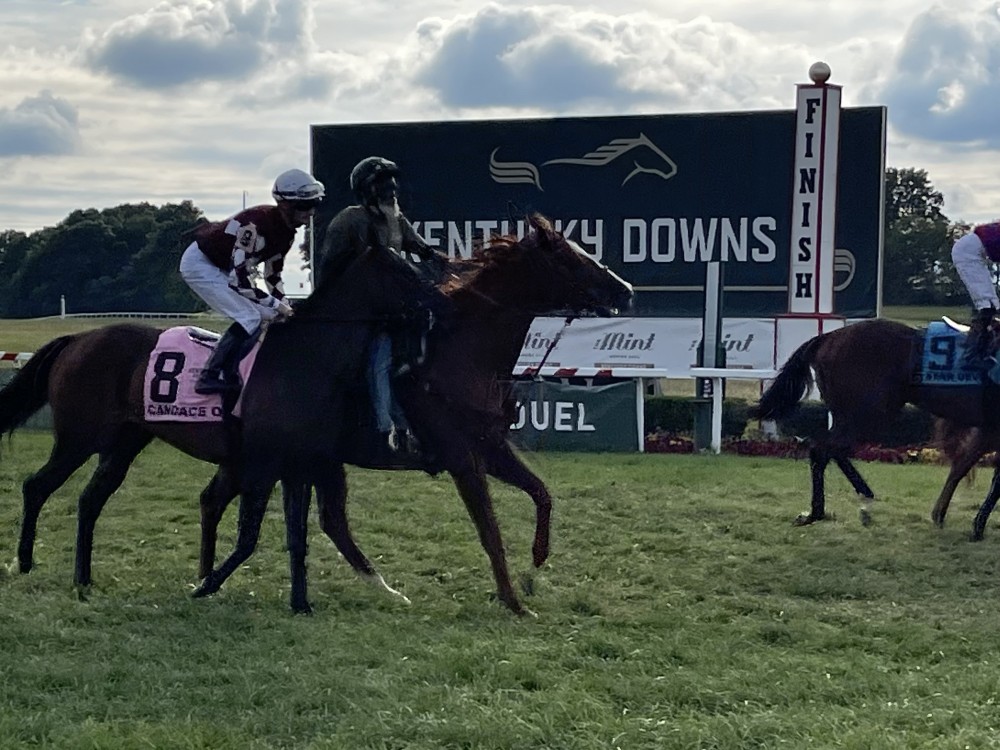 Kentucky Downs Lifts Minimum WPS Bets to $5 Ahead of 2026 Meet kd post parade